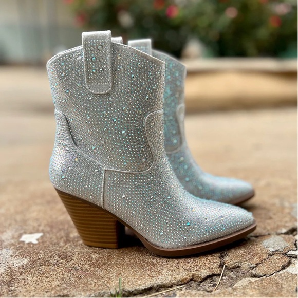 Tres Rivers Forever Booties NWT - Picture 3 of 8